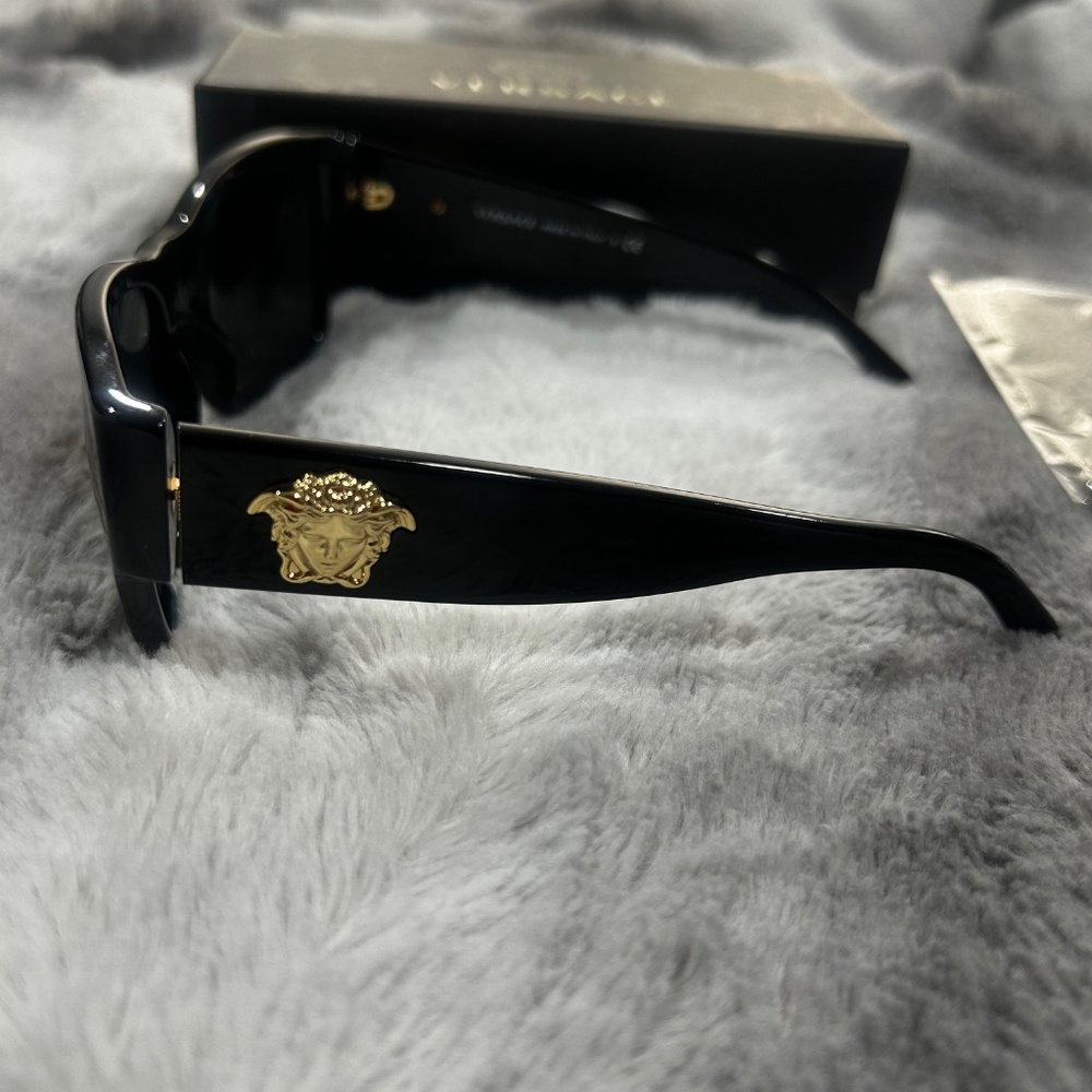 Versace sunglasses - Picture 3 of 8